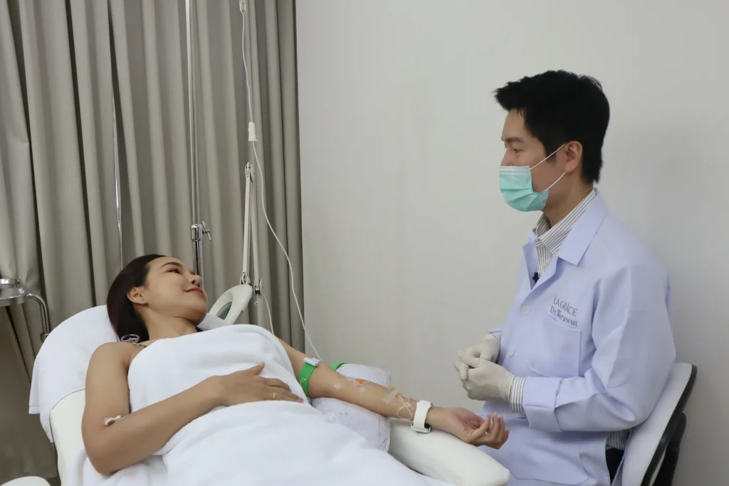 ขั้นตอนฉีดวิตามินผิว IV Therapy ใช้เวลาไม่นานและสามารถนอนพักได้อย่างสบาย
