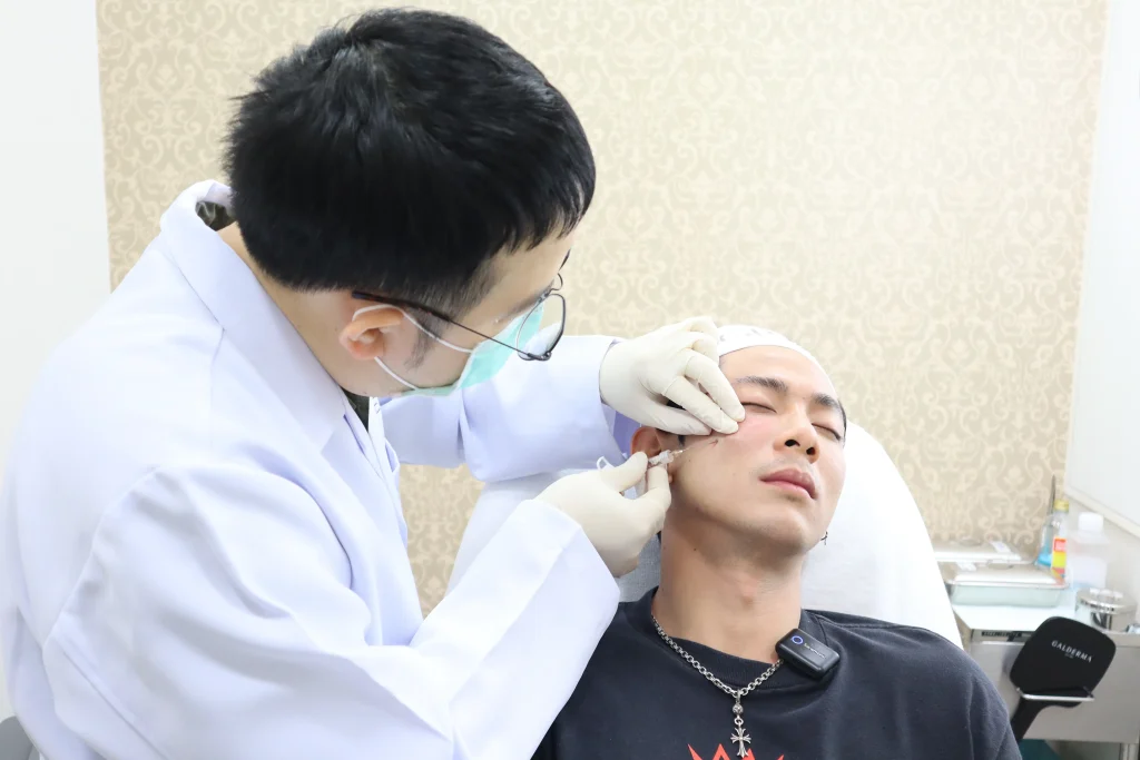 แพทย์ฉีดฟิลเลอร์ La Grace Clinic แจ้งวัฒนะ