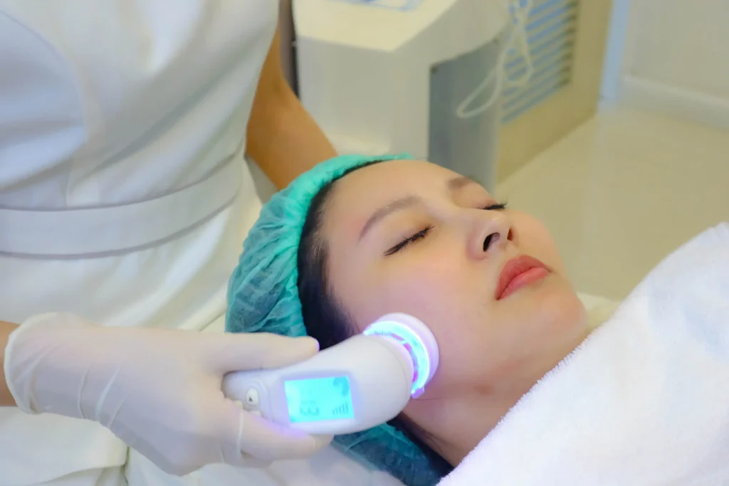 ทรีตเมนต์หน้า ด้วยเครื่องบำรุงผิว La Grace Clinic