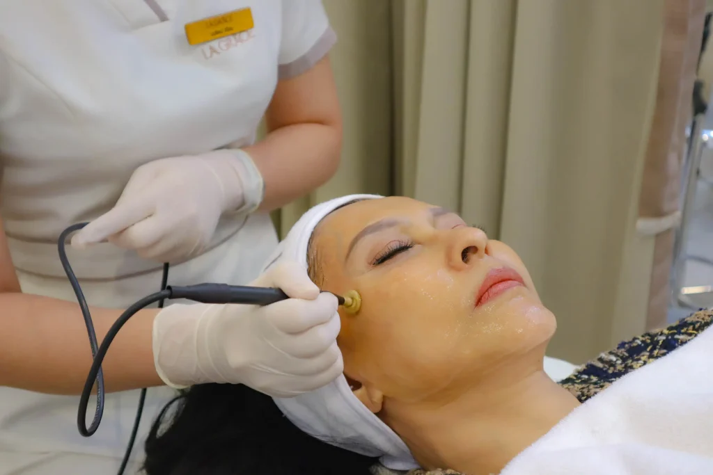 Facial treatment with skin care device at La Grace Clinic