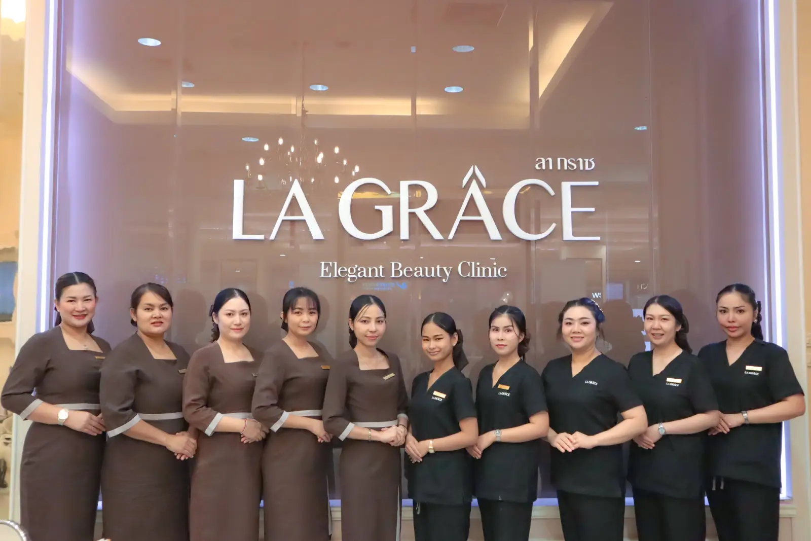 พนักงงาน La Grace Clinic