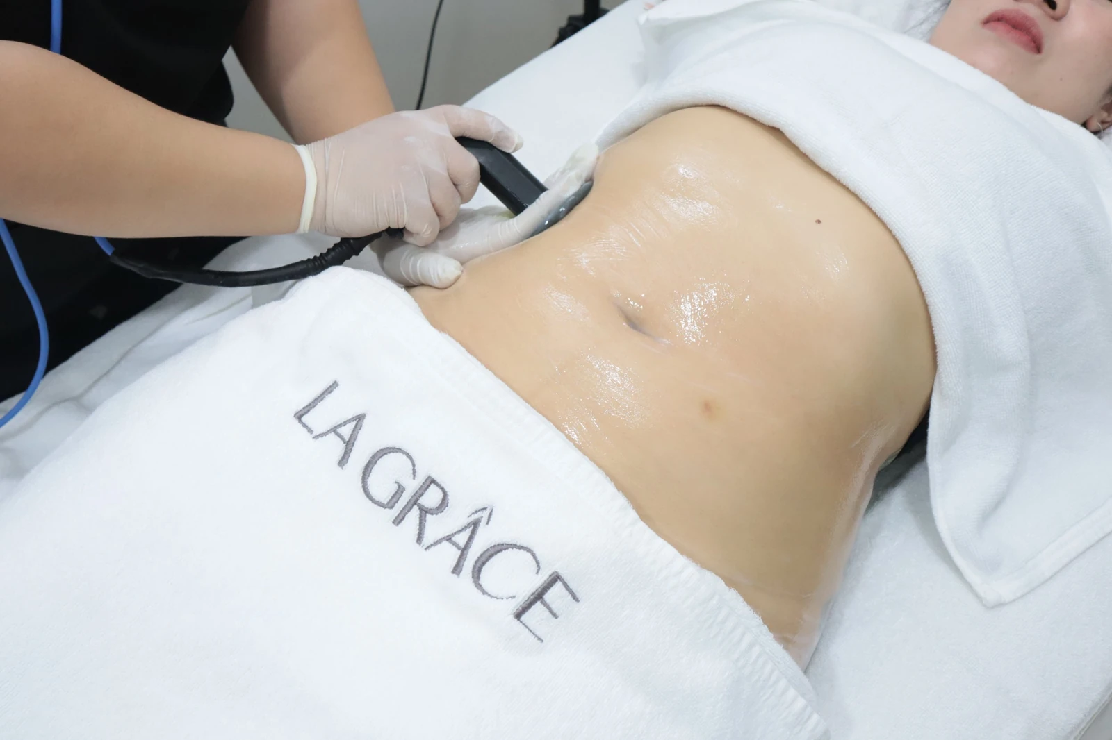 ลดพุง แบบไม่ผ่าตัด ด้วย Slim Fit ที่ La Grace Clinic